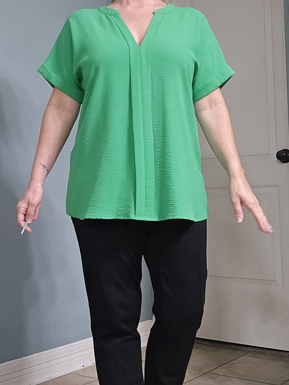 JODIFL Bright Green V-Neck Short Sleeve Blouse
